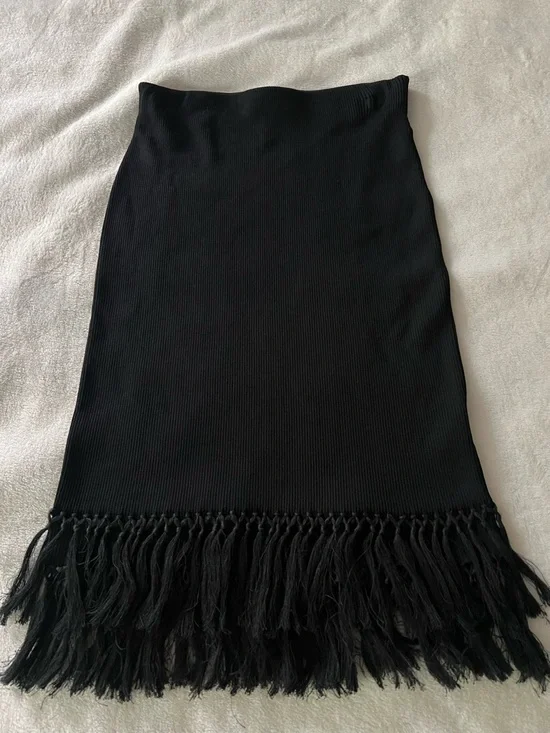 Ralph Lauren Black Ribbed Midi Skirt with Fringe Hem - Picture 3 of 11